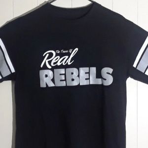 REAL REBELS TOWN  T SHIRT ADULT  MEDIUM SZ